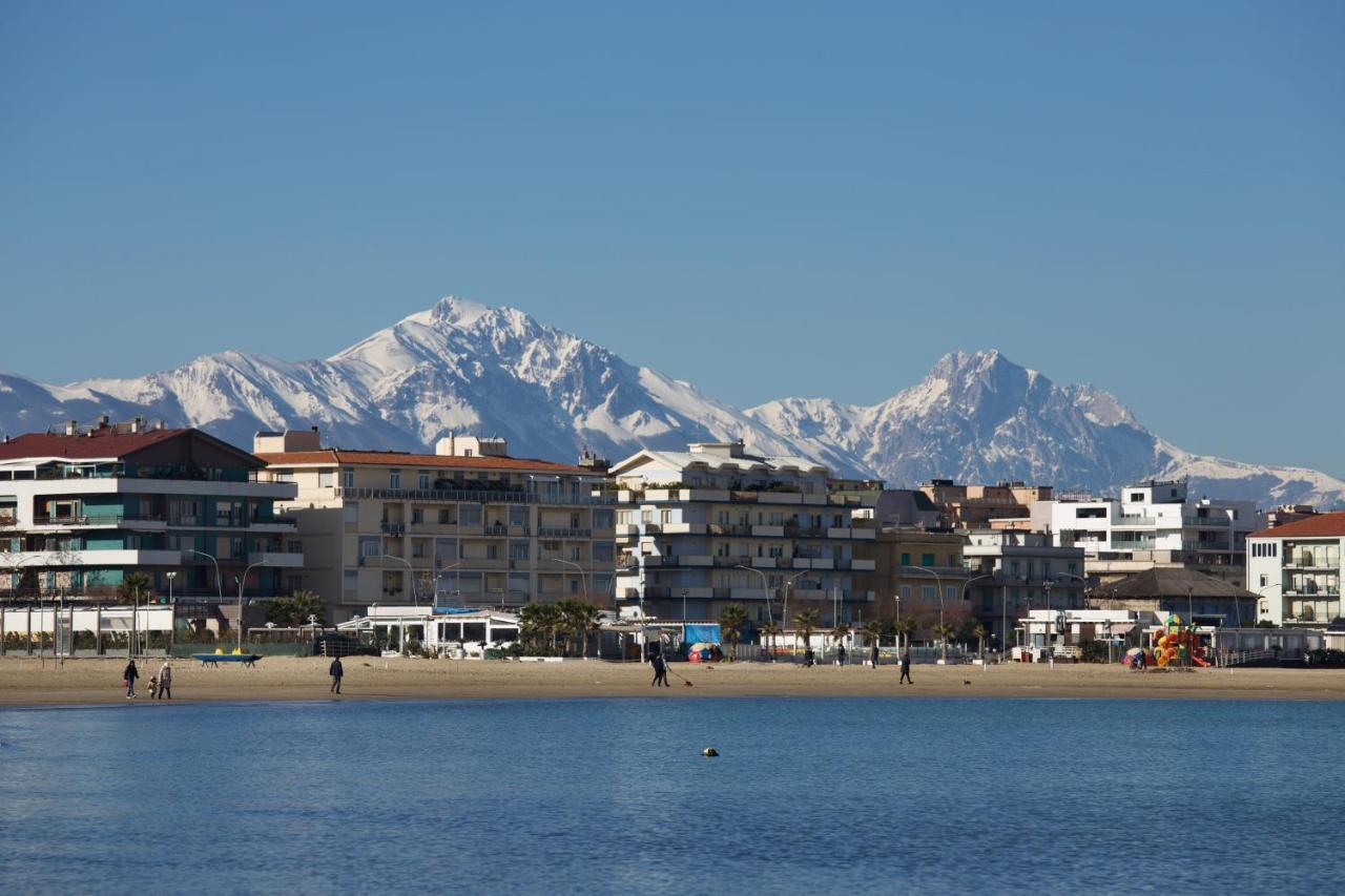 "Casa Incantevole" Fronte Mare Pescara - Appartamento Via Buozzi Екстериор снимка