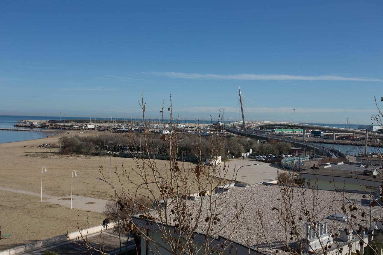 "Casa Incantevole" Fronte Mare Pescara - Appartamento Via Buozzi Екстериор снимка